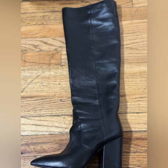 Stuart Weitzman Shoes - Excellent condition Stuart Weitzman Boots Size 7
